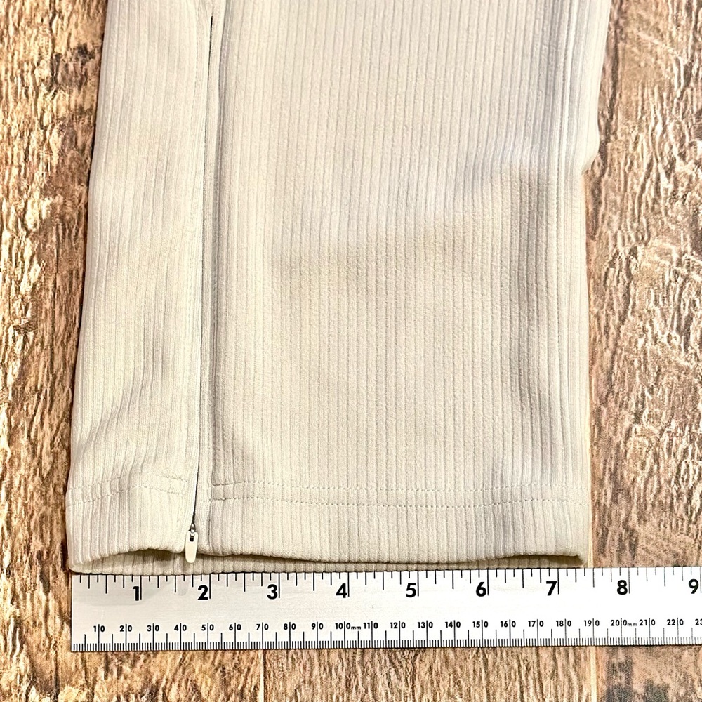 Lululemon Ribbed Softstream Zip-Leg High Rise Crop Pants In Bone, Size 8 - Picture 13 of 16